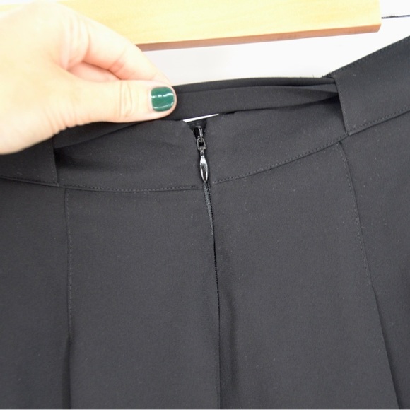 Aritzia Sunday Best Wesley Pleated Shorts Belted Flowy in Black Women's 8 - Picture 7 of 10